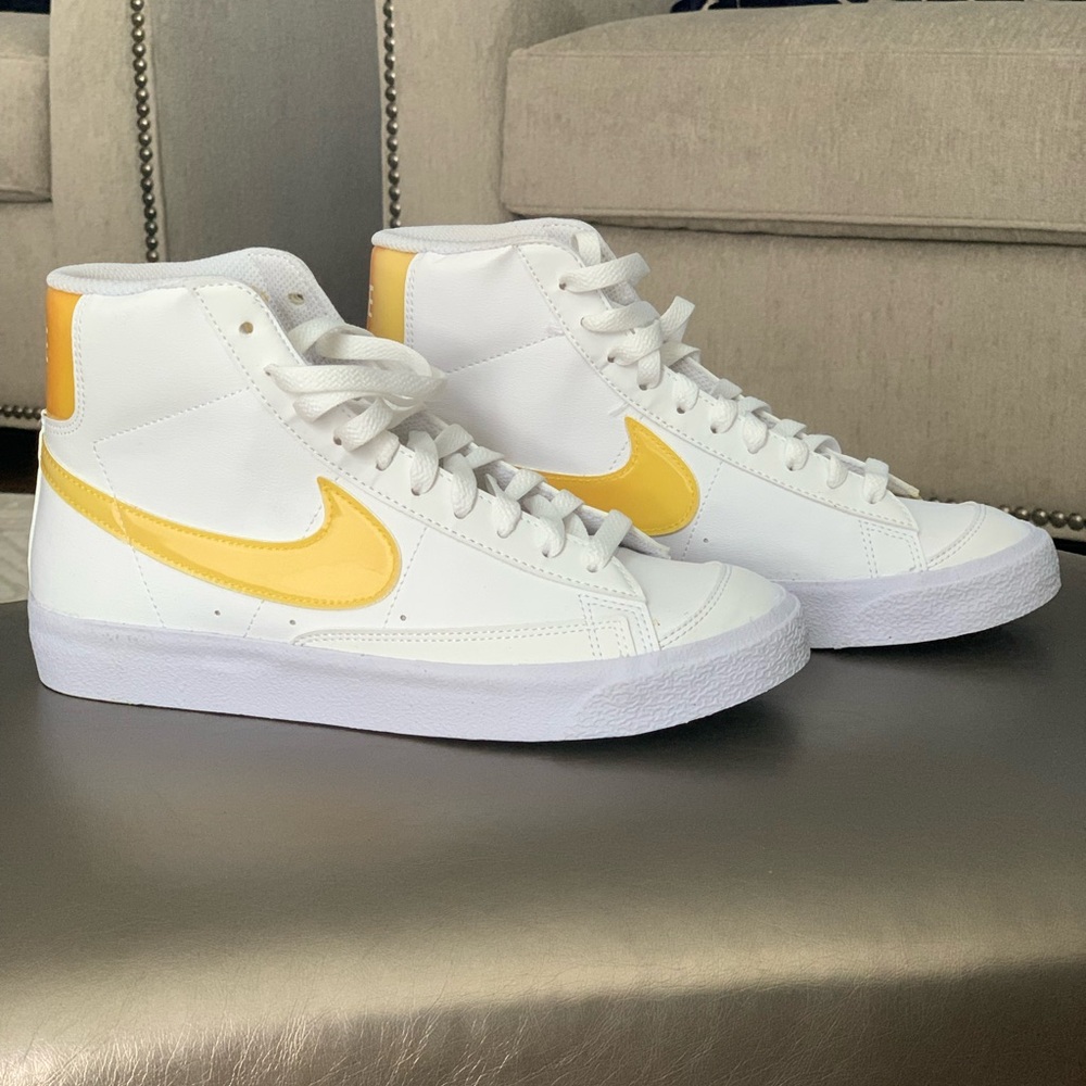 Nike Blazer Mid
White / Yellow